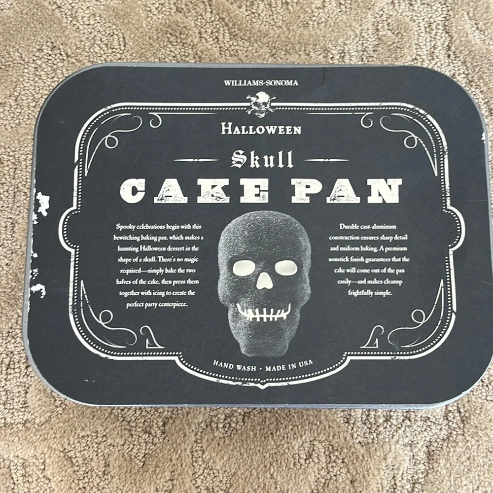 NEW. Nordic Ware Skull Cake Pan